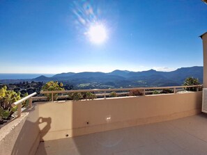 Property grounds - Breathtaking panoramic sea view - Exceptional 2P at Le Grand Duc (Mandelieu-la-Napoule)