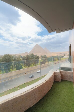 Exterior - Aura Pyramids Boutique Hotel (Giza)