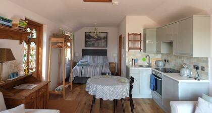 Deer Lodge | A Retreat with Views
