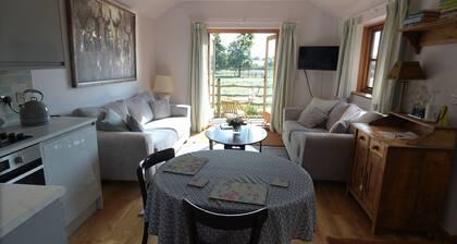 Deer Lodge | A Retreat with Views