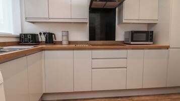 Dishwasher, cookware/dishes/utensils