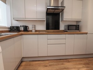 Dishwasher, cookware/dishes/utensils - Seaside Serenity (Lytham St. Anne's)