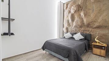 Basic Apartment | In-room safe, iron/ironing board, free WiFi