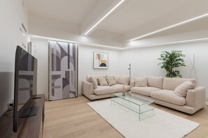 Living area - GuestHost - Modern and spacious 96 sqm apartment for 4 guests, located on the semi-basement level of a residential building (stairs to access).The property is just 200 meters from the “De Angeli” M1 Red Line, offering a direct connection to the Duomo (Milan)