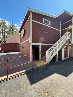 Exterior - Country Lodge (Big Bear Lake)