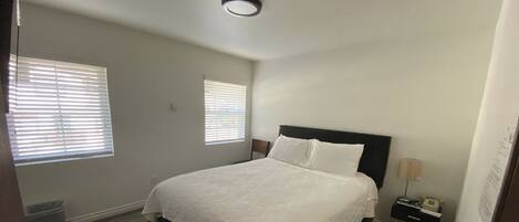 Enkeltrom – basic | Strykejern/-brett og wi-fi (inkludert)