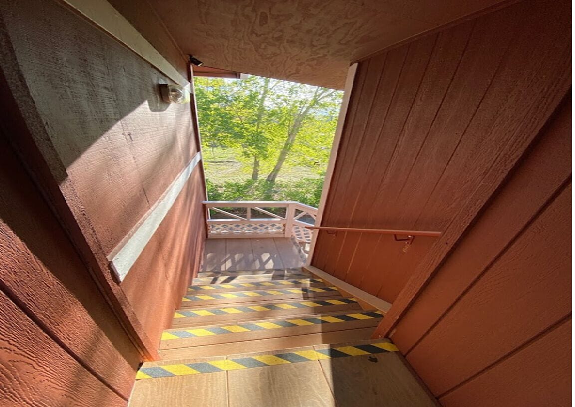 Eenvoudige eenpersoonskamer | Interieur