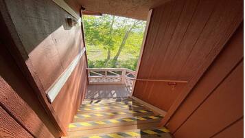 Eenvoudige eenpersoonskamer | Interieur