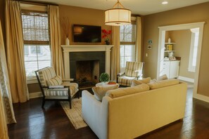 Standard Suite | Living area - The Grove at White Creek (Nashville)