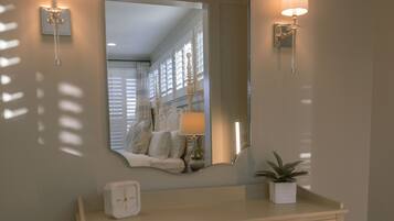 Standard Suite | Interior