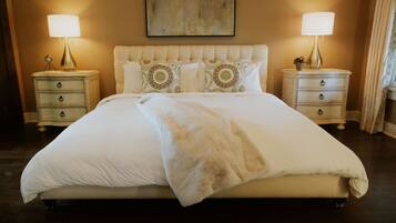 Standaard suite | Een kluis op de kamer, verduisterende gordijnen