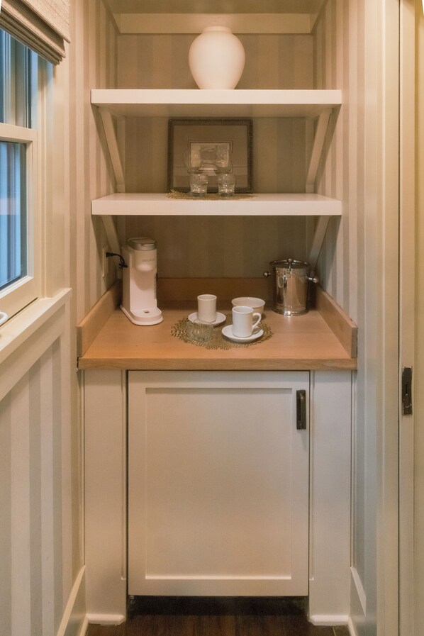 Habitación doble estándar | Caja de seguridad en la habitación y cortinas blackout 