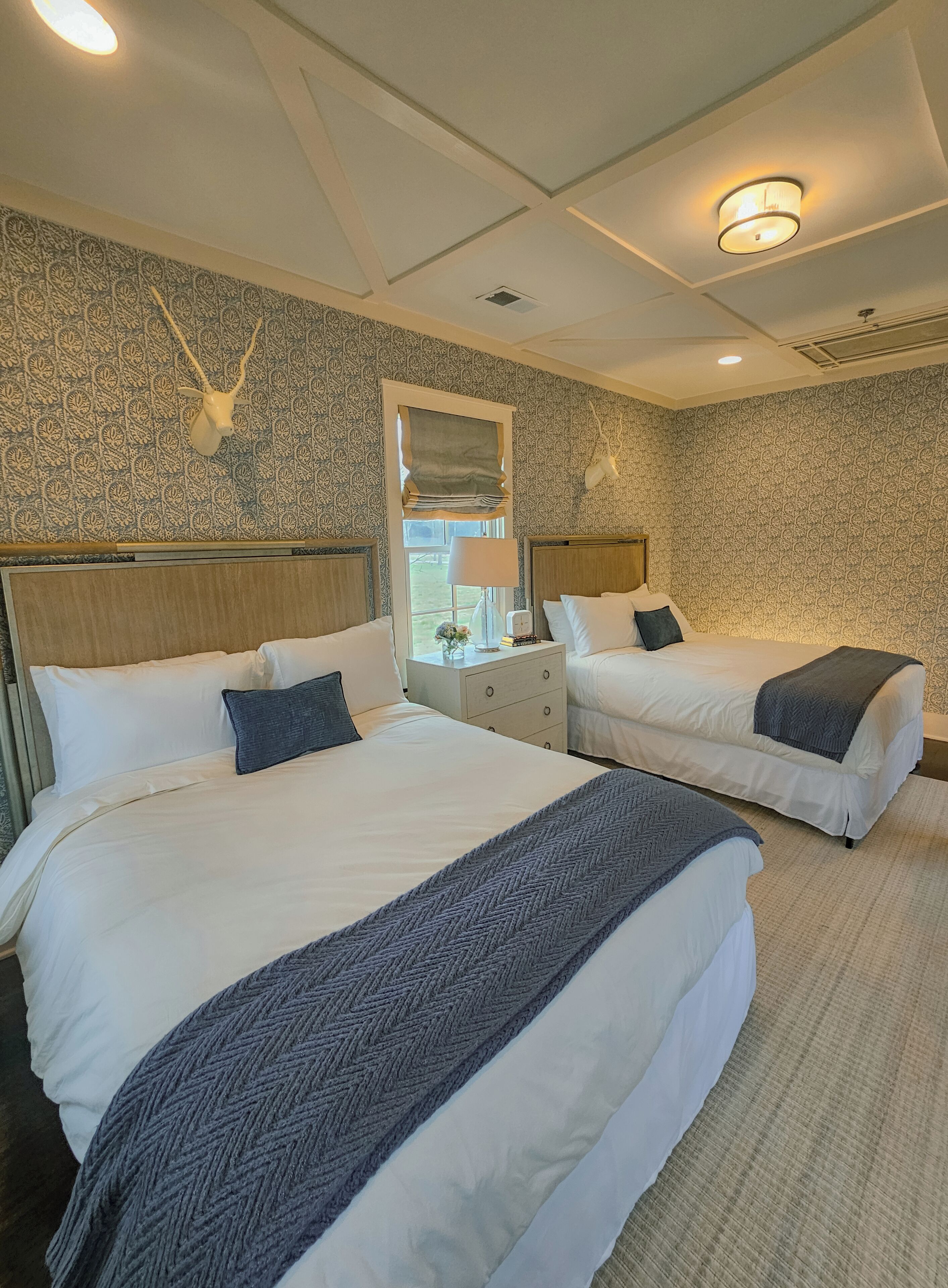 خزنة داخل الغرفة وستائر تعتيم ومكواة/لوح كي وواي فاي مجانًا