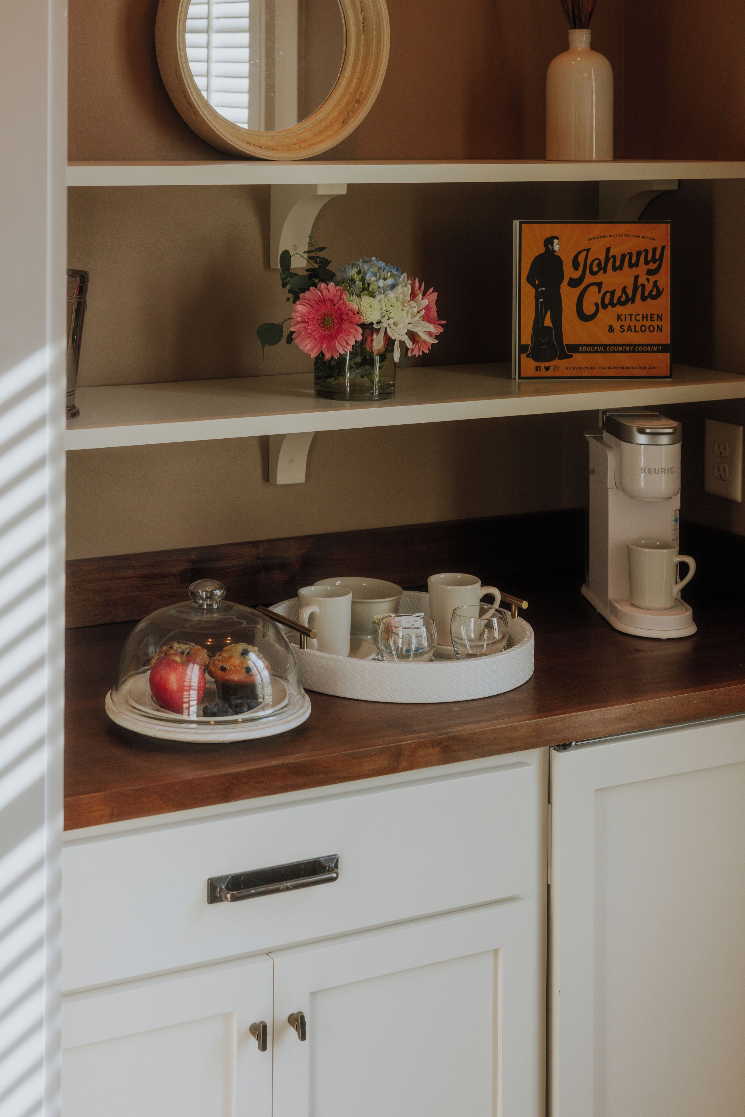 خزنة داخل الغرفة وستائر تعتيم ومكواة/لوح كي وواي فاي مجانًا