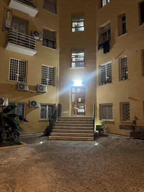 Exterior detail - Cozy apartment, ideal for couples, families and business trips (Roma)