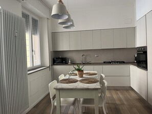 Microwave, oven, stovetop, dishwasher - Cozy apartment, ideal for couples, families and business trips (Roma)