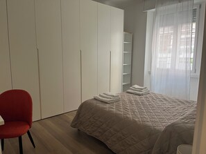 2 bedrooms, iron/ironing board, free WiFi, bed sheets - Cozy apartment, ideal for couples, families and business trips (Roma)