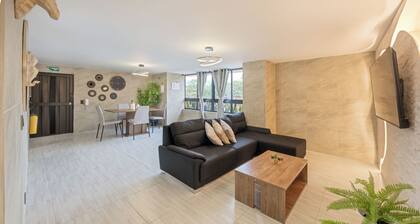 3 BR apartment 1 block from lleras park
