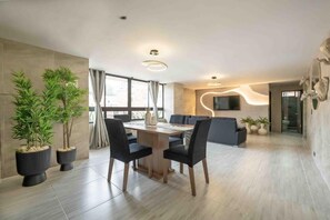 Basic Apartment | Interior - 3 BR apartment 1 block from lleras park (Medellín)
