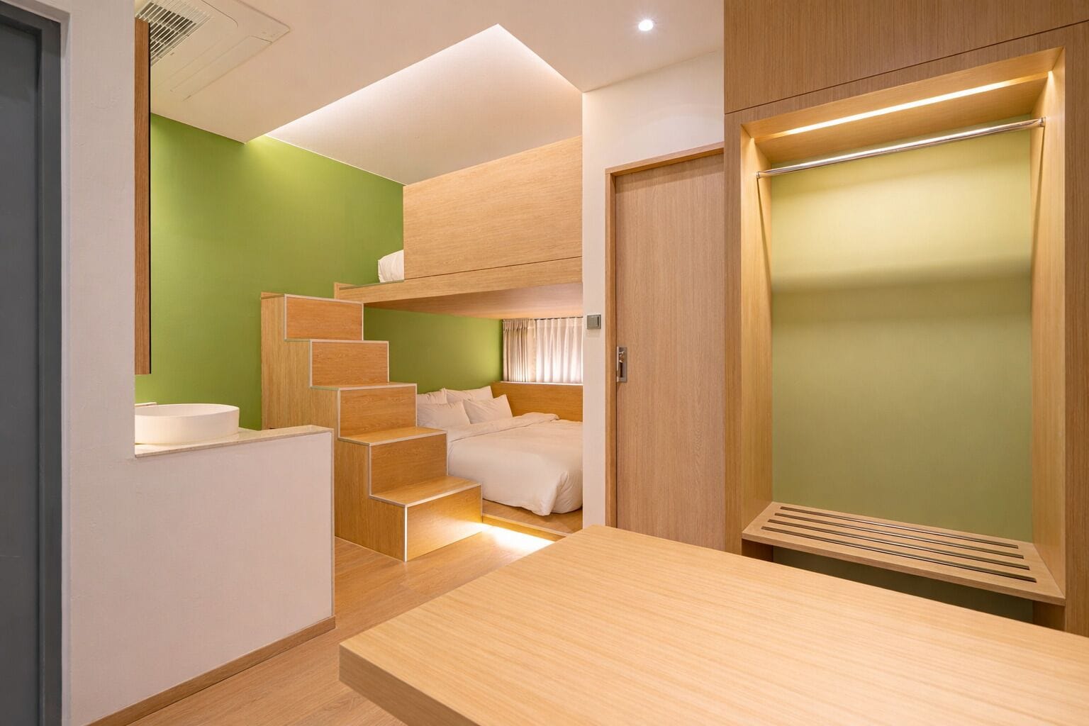 Bureau, espace de travail pour ordinateur portable, Wi-Fi gratuit