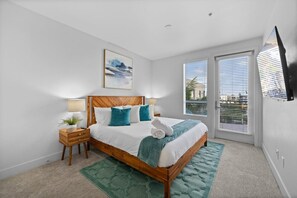 2 bedrooms, desk, iron/ironing board, travel cot - SDs most Amenity-Rich Apartments! Resort-Style 2BR (San Diego)