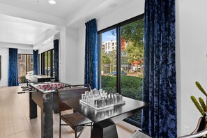 Spielezimmer