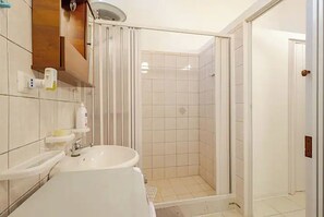 Hair dryer, bidet, towels, soap - AT THE VERANDA BEAM (Vittoria)