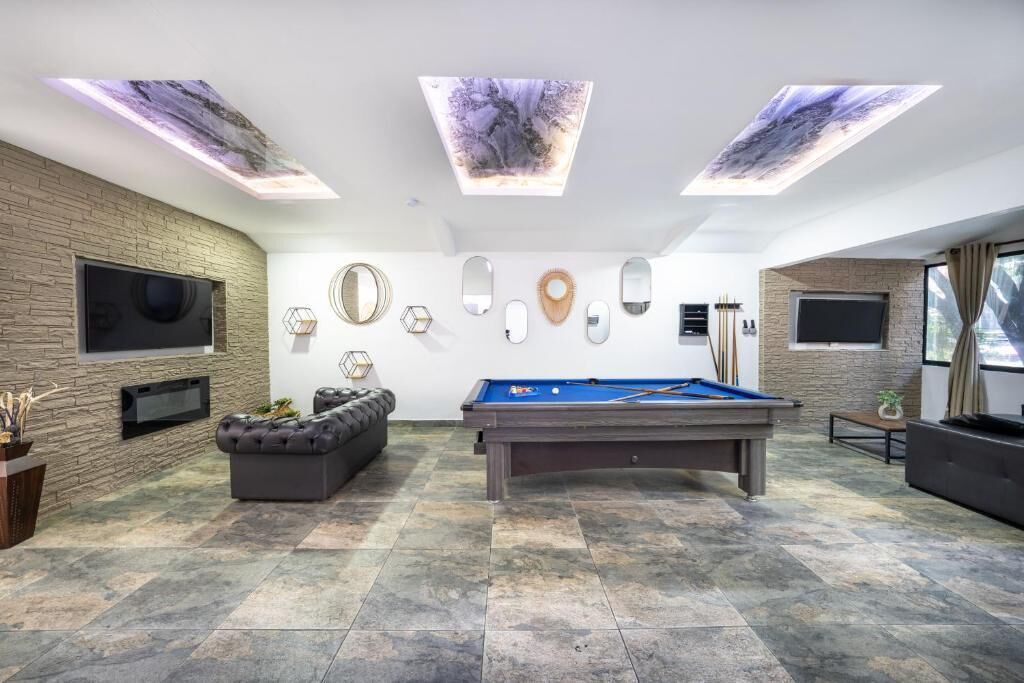 City Apartment | Game room