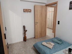 2 bedrooms, iron/ironing board, WiFi, bed sheets - Comfortable Accommodation Near the Airport (Παστίδα)