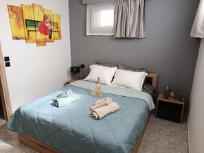 2 chambres, fer et planche à repasser, Wi-Fi, draps fournis