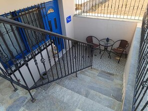 Terrace/patio - Comfortable Accommodation Near the Airport (Παστίδα)