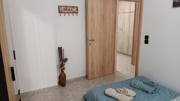 2 habitaciones, tabla de planchar con plancha, wifi y ropa de cama