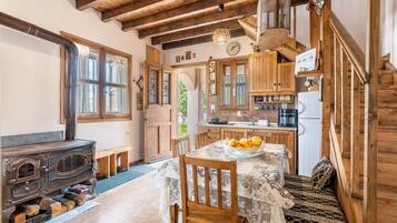 Fridge, stovetop, coffee/tea maker, electric kettle