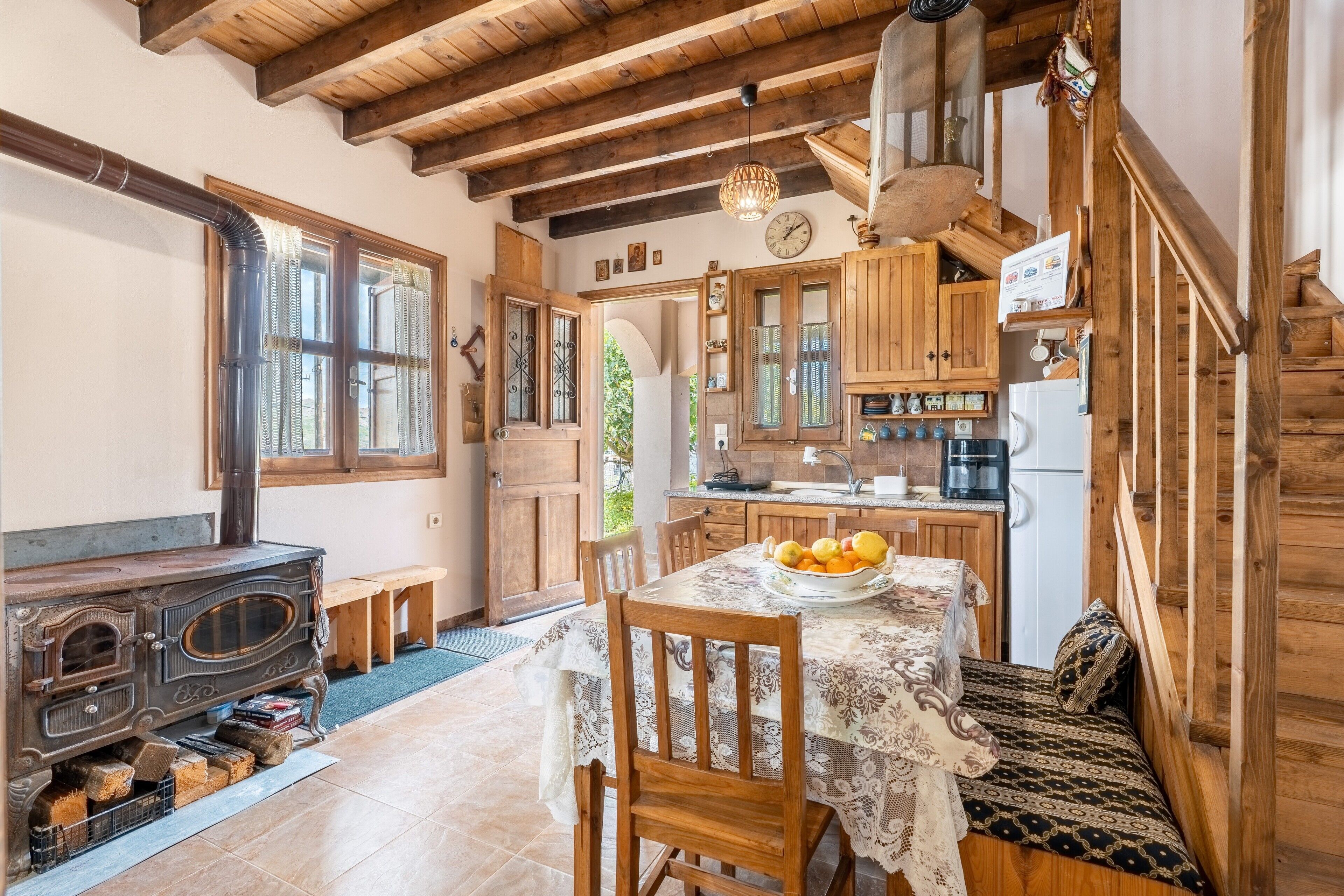 Fridge, stovetop, coffee/tea maker, electric kettle