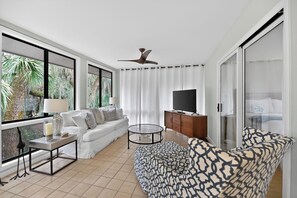 Iron/ironing board, free WiFi, bed sheets - The Cottage on Summerwind (Seabrook Island)