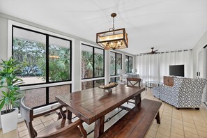 Dining - The Cottage on Summerwind (Seabrook Island)