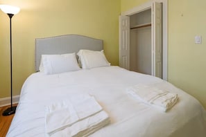 Iron/ironing board, free WiFi, bed sheets