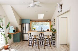 Mikroaaltouuni, uuni, liesi, astianpesukone