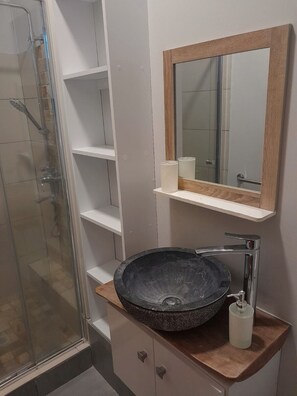 Towels, soap, toilet paper - Sunny & Cosy Albion (Albion)