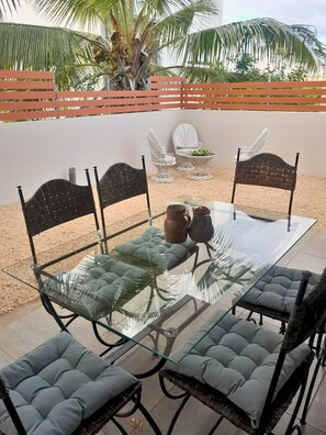 Outdoor dining - Sunny & Cosy Albion (Albion)