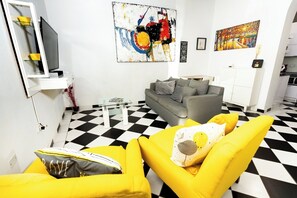 公寓 | 起居區 | 32-吋平面電視，提供數位頻道