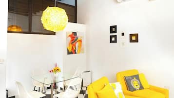 Apartament | Sala d'estar | Televisor de pantalla plana de 32 polzades amb canals digitals