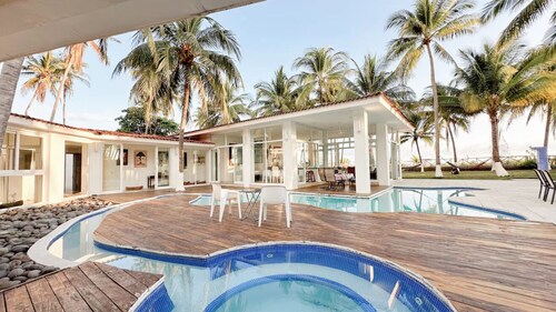 Costa del Sol Beach, El Salvador / Residencia del sol