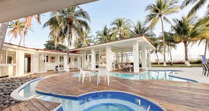 Costa del Sol Beach, El Salvador / Residencia del sol