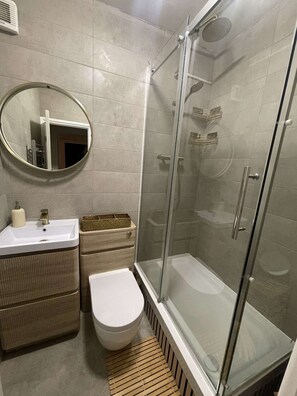 Shower - London Bliss Retreat (London)