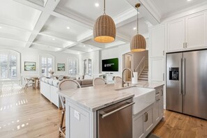 Interior - The Cannon Exchange Building By Charleston Vacays (Charleston)