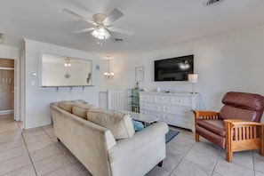 Smart TV - Seaview 7: 2Bedroom Oceanview Condo in Kure Beach (Kure Beach)