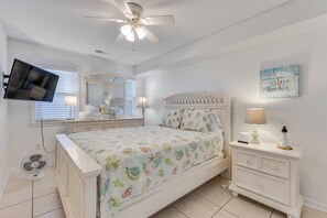 3 bedrooms, WiFi, bed sheets, wheelchair access - Seaview 6&7: 3 Bedroom Duplex in Kure Beach (Kure Beach)