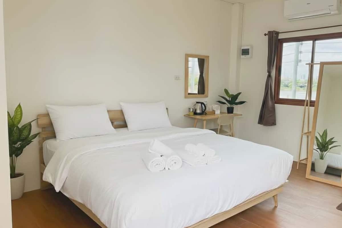 Superior Double Room | Desk, laptop workspace, free WiFi