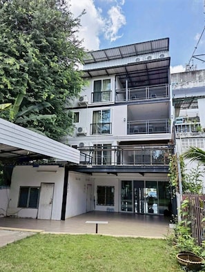 Family Room, River View | Exterior - The Northern Grace Ping Riverside Hostel (Chiang Mai)